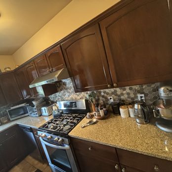 Oneyda Cleaning - Limpieza de cosina con un brillo y terminando en sus gabinetes - Home Cleaning Near Me Oneyda Cleaning - Limpieza de cosina con un brillo y terminando en sus gabinetes - Home Cleaning Near Me