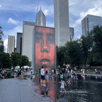 Crown Fountain - Photo fountain - Public Art Near Me - Chicago, Illinois Crown Fountain - Photo fountain - Public Art Near Me - Chicago, Illinois