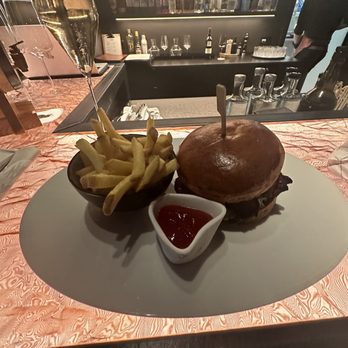 Napa grill - the bestttt burger I ever had - Steakhouses Near Me - Zürich, ZH Napa grill - the bestttt burger I ever had - Steakhouses Near Me - Zürich, ZH