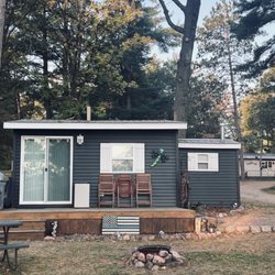 Mel's Lakeshore Resort - Blue Studio Vacation Rental Cabin