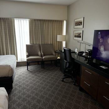 DoubleTree by Hilton Hotel Cedar Rapids Convention Complex - Views... - Hotels Near Me - Cedar Rapids, Iowa