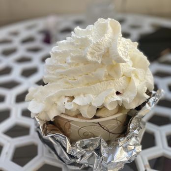 Kell's Kreme & Popo's Hotdogs - Banana bucket - Ice Cream & Frozen Yogurt Near Me - Swampscott, Massachusetts
