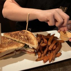 Bowman's Bar & Grill - Club house with pork belly, homemade fries