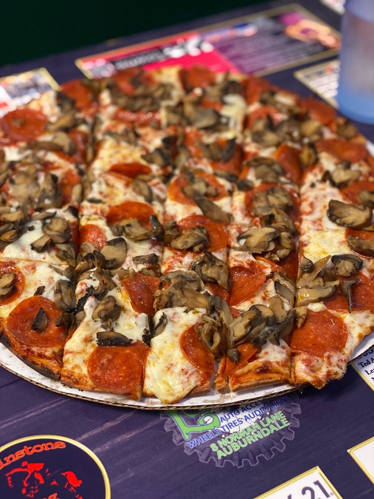 PIZZA CONNECTION Updated October 2024 53 Photos & 113 Reviews 220