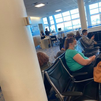 American Airlines - Rude workers at American airlines - Airlines Near Me - Chicago, Illinois