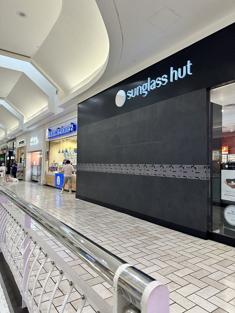 SUNGLASS HUT Updated September 2024 13 Reviews 7957 Tysons Corner