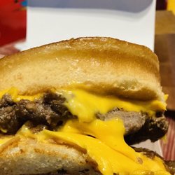 MrBeast Burger - Karl's Deluxe