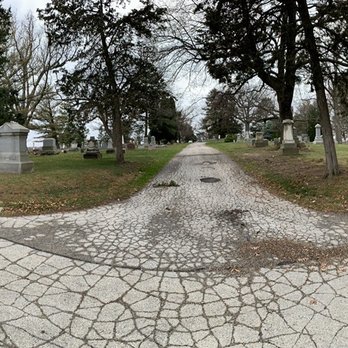 Wauwatosa Cemetery - Main walkway closest to street and front of cemetery - Funeral Services & Cemeteries Near Me - Milwaukee, Wisconsin Wauwatosa Cemetery - Main walkway closest to street and front of cemetery - Funeral Services & Cemeteries Near Me - Milwaukee, Wisconsin