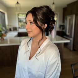 Studio Cathy HM Beauty - Bridal Soft glam & updo