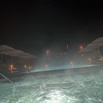 Appellation - Hot tub at night - Hotels Near Me - Healdsburg, California