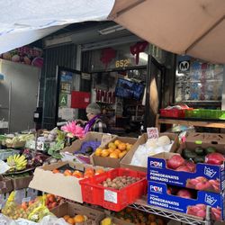 DW Market - Tropical Fruits
