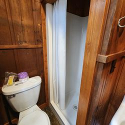Bothe-Napa Valley State Park - Manzanita cabin: toilet and shower