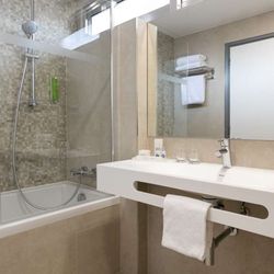 Best Western Hôtel Méditerranée Menton - Triple privilege bathroom