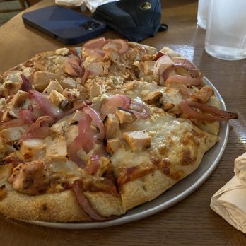 Snowshoe Brewing Company - BBQ chicken pizza, they ran out of pulled pork but was still very good - Breweries Near Me - Arnold, California Snowshoe Brewing Company - BBQ chicken pizza, they ran out of pulled pork but was still very good - Breweries Near Me - Arnold, California
