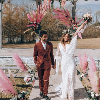 White Oaks Event Venue - Mr.&Mrs. Florals by Fauxtastic Floral Creations - Venues & Event Spaces Near Me - Simonton, Texas White Oaks Event Venue - Mr.&Mrs. Florals by Fauxtastic Floral Creations - Venues & Event Spaces Near Me - Simonton, Texas