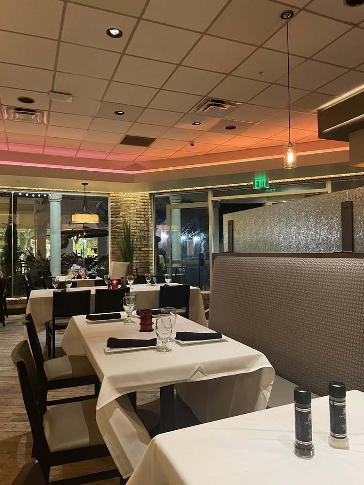DeRomo's Gourmet Market & Restaurant