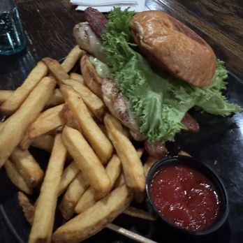 Pub Thirty Two - Chicken club - Gastropubs Near Me - Mission Viejo, California Pub Thirty Two - Chicken club - Gastropubs Near Me - Mission Viejo, California