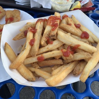Johnny's Reef Restaurant - Fries - Seafood Near Me - Bronx, New York