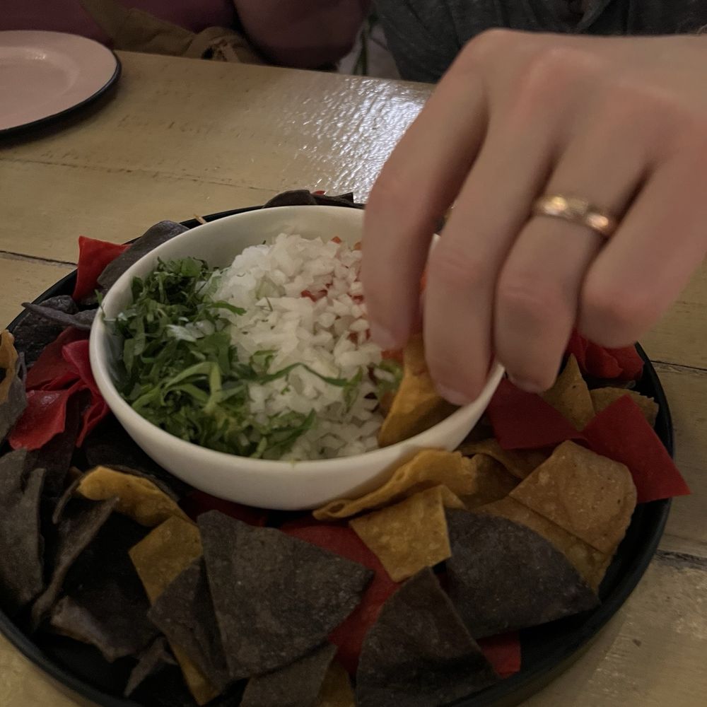 Sanchez Tacos and Drinks - Guacamole with chips - Cocktail Bars Near Me - Playa del Carmen, ROO