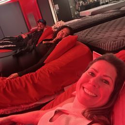 Amazing everything!! The best red light, leg compressors etc. loved it! Great costumer service. Amazing everything!! The best red light, leg compressors etc. loved it! Great costumer service.