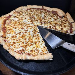 Minsky's Pizza - Pepperoni pizza