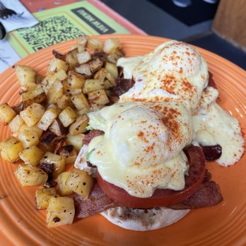 The Streamliner Diner - ABT benedict - American Near Me - Bainbridge Island, Washington