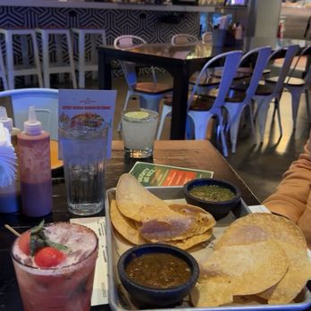 Mas Taco Bar - Chips and Salsa - Tacos Near Me - Sacramento, California