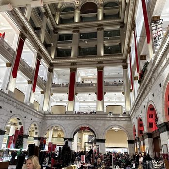 Macy's - 2022 holiday show - Department Stores Near Me - Philadelphia, Pennsylvania