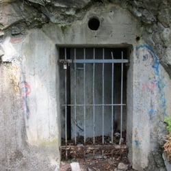 Ålesund Bypark - Scruffy cave thing. Not sure what's in it