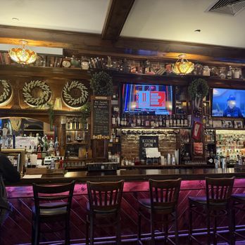 Heritage Bar & Restaurant - Bars Near Me - Yonkers, New York