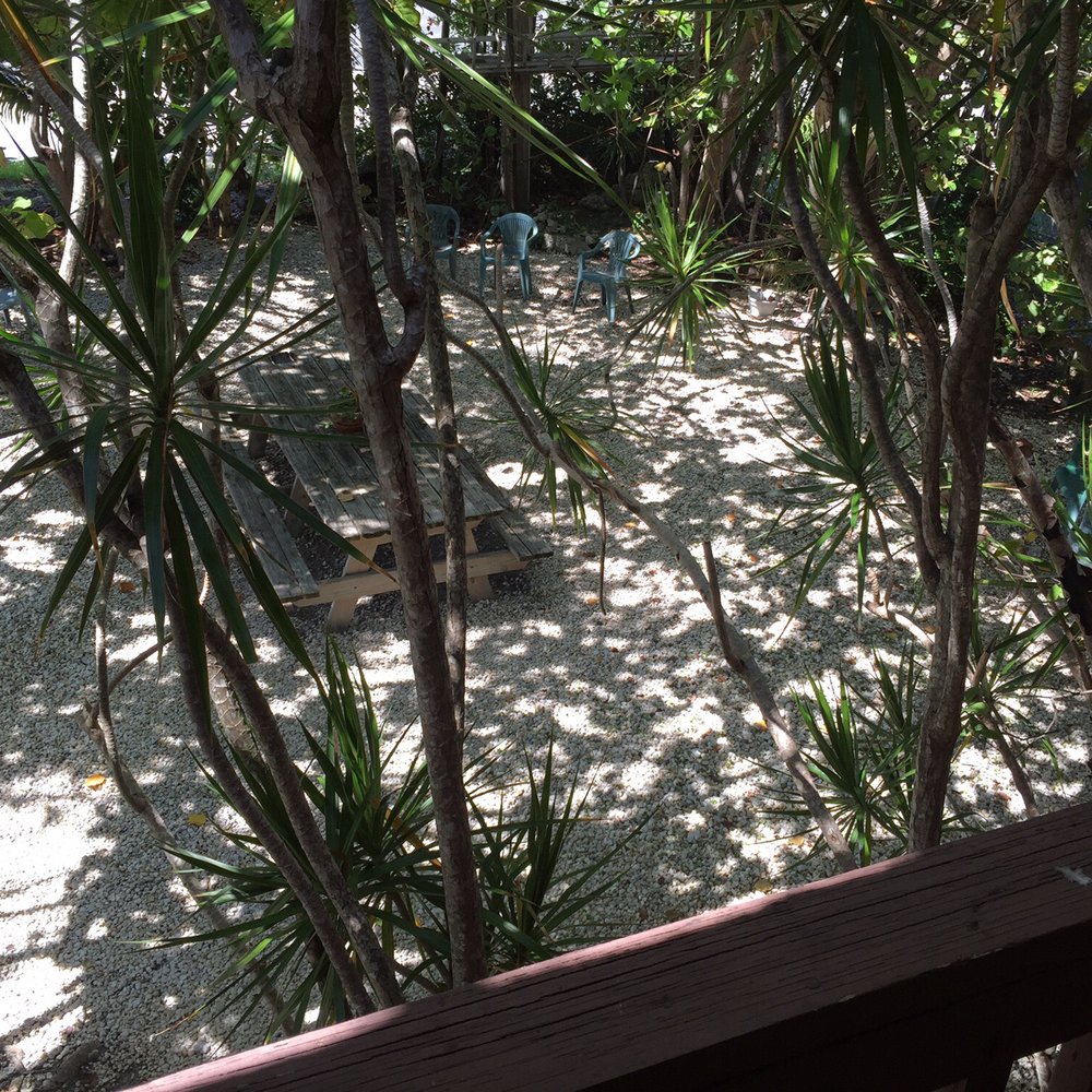 Ed & Ellens - Hotels Near Me - Key Largo, Florida