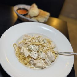 Anna Marie's Italian Cuisine - Linguini with Alfredo Sauce