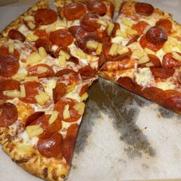 Pineapple and pepperoni pizza! Pineapple and pepperoni pizza!