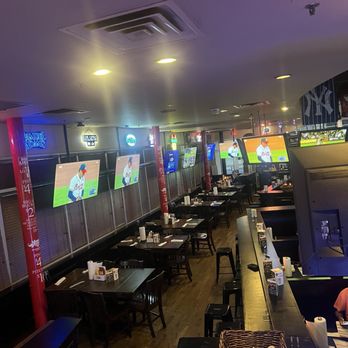 Hudson Grille - Downstairs dining area - American Near Me - Atlanta, Georgia