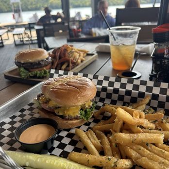The Mudpuppy - Vegas Smashpuppy Burger & Mudpuppy Signature Burger - Burgers Near Me - Vonore, Tennessee The Mudpuppy - Vegas Smashpuppy Burger & Mudpuppy Signature Burger - Burgers Near Me - Vonore, Tennessee