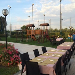 Citiesse - Spielplatz und Sitzgelegenheiten