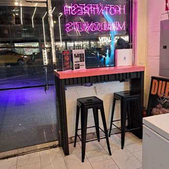 6ix Donutz - Seating - Donuts Near Me - New York, New York 6ix Donutz - Seating - Donuts Near Me - New York, New York