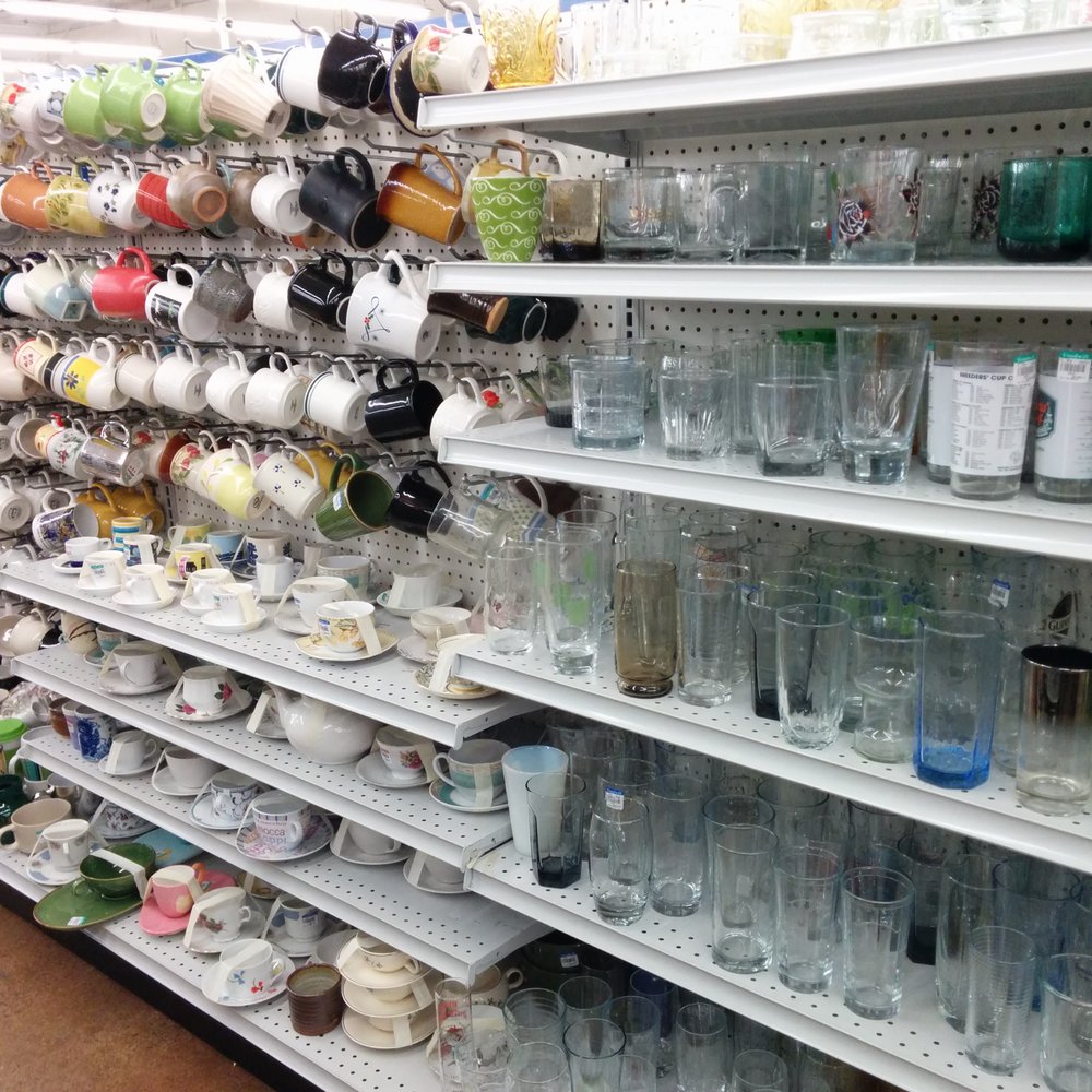 Lynnwood Goodwill - Lots of dishes and kitchen stuff. - Community Service/Non-Profit Near Me - Lynnwood, Washington