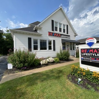 RE/MAX Lifestyles - Real Estate Agents Near Me - Valparaiso, Indiana RE/MAX Lifestyles - Real Estate Agents Near Me - Valparaiso, Indiana