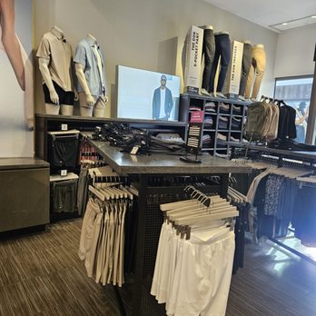 Fabletics - Inside the store - Women's Clothing Near Me - Woodland Hills, California Fabletics - Inside the store - Women's Clothing Near Me - Woodland Hills, California