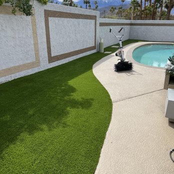 Estate Greens - a backyard with artificial grass and a pool - Artificial Turf Near Me Estate Greens - a backyard with artificial grass and a pool - Artificial Turf Near Me