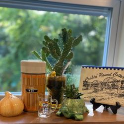 The Commercial Hotel - Kitchen window vignette