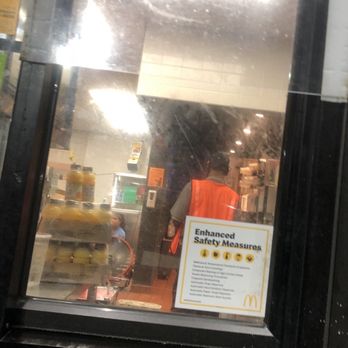 McDonald's - Employee seems to just be sitting on the floor - Fast Food Near Me - Lithia Springs, Georgia