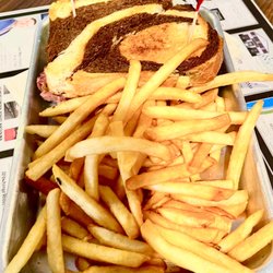 Mickey Cassidy's - Classic Reuben
