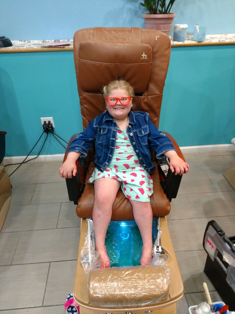 A NAIL SALON Updated September 2024 5555 Youngstown Warren Rd, Niles, Ohio Nail Salons