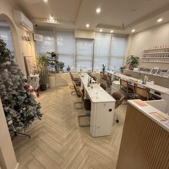 Peach Bling - Stunning inside - Nail Salons Near Me - Long Island City, New York