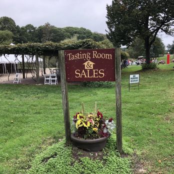 Pugliese Vineyards - Tasting room this way - Wineries Near Me - Cutchogue, New York Pugliese Vineyards - Tasting room this way - Wineries Near Me - Cutchogue, New York