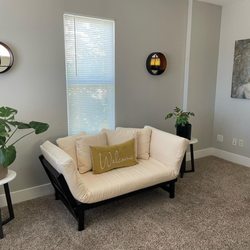 Mind Body Spirit Massage, Ellie Esteves LMP - North Tacoma/Proctor location Waiting room