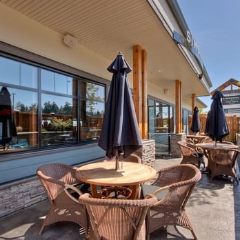 Simonholt Restaurant - Bar patio 2 - Wine Bars Near Me - Nanaimo, British Columbia