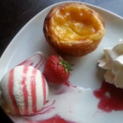 Casa Piripiri - Pastel de Nata com gelado e natas